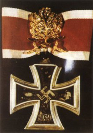 Рыцарский крест с мечами и бриллиантами